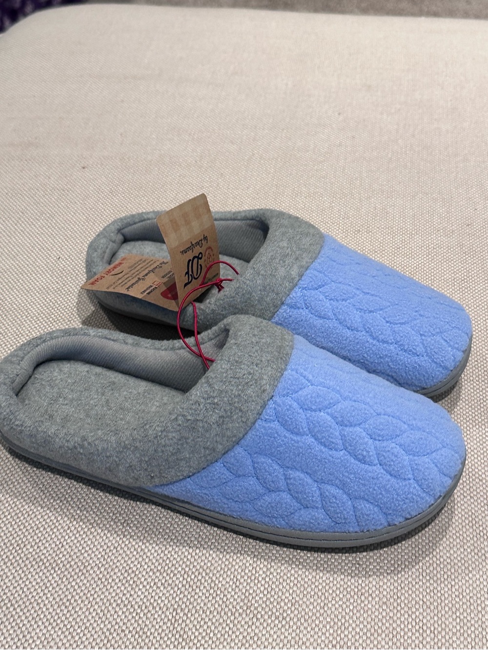 DEARFOAMS size 7-8 Light Blue Quilted Cable Knit Slip-On Slippers NEW